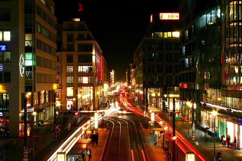 File:Berlin friedrichstrasse night.JPG