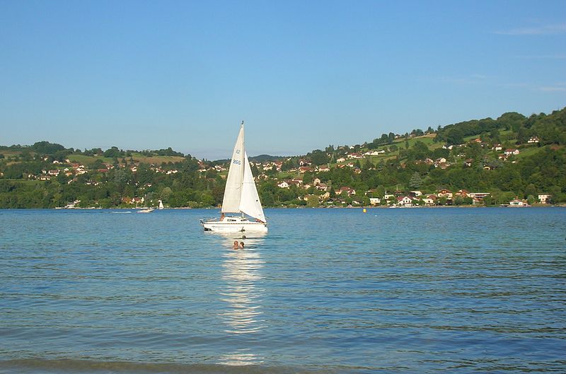 File:Bilieu et lac.jpg