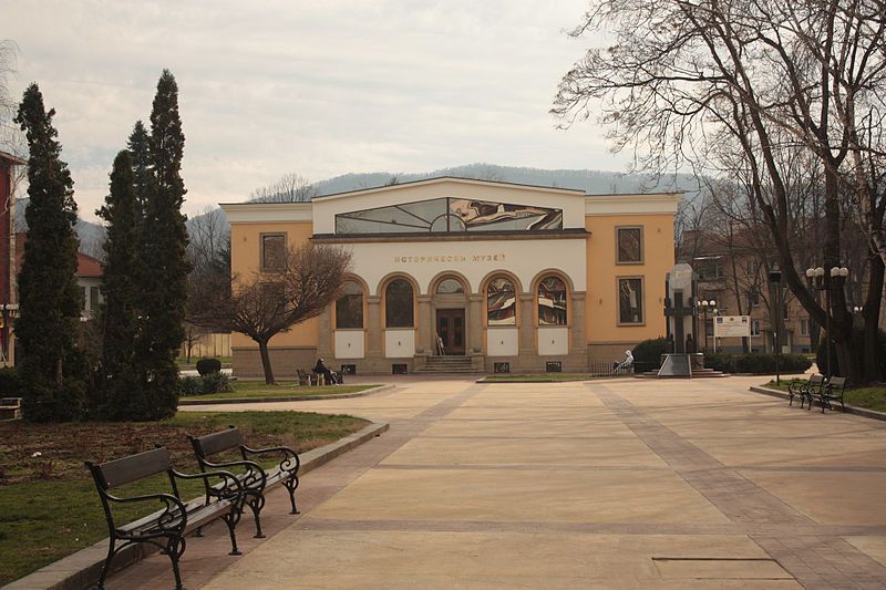 File:Botevgrad-history-museum.jpg