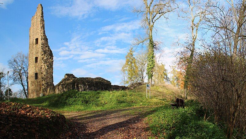 File:Burgruine Dagstuhl.jpg