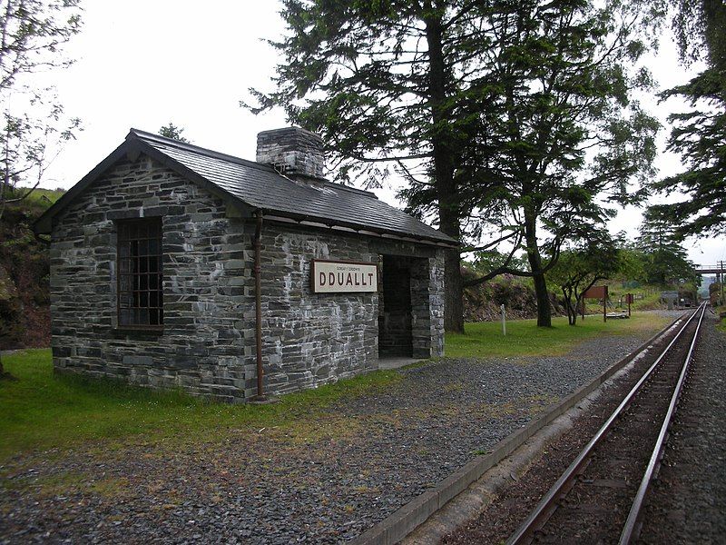 File:Dduallt-Station-May-2007.jpg