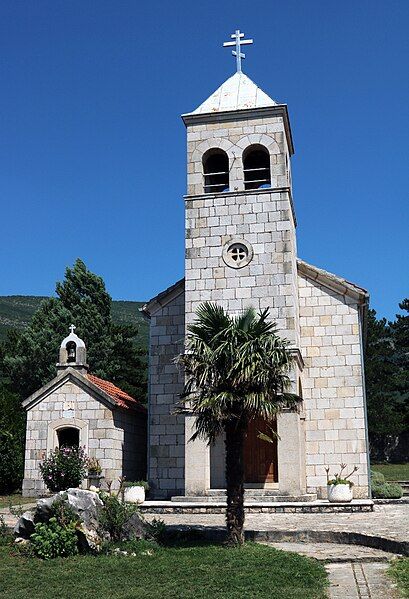 File:Dragović Monastery3.jpg