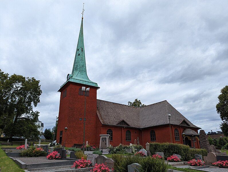 File:Karlskoga kyrka, 20220902.jpg