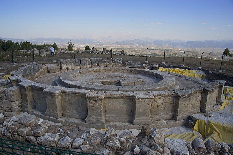 File:Kibyra Temple 9963.jpg