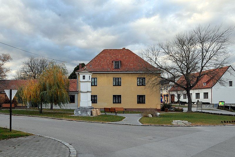 File:Oberweiden Bildstock.jpg