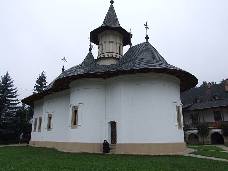 File:Sihastria church.jpg