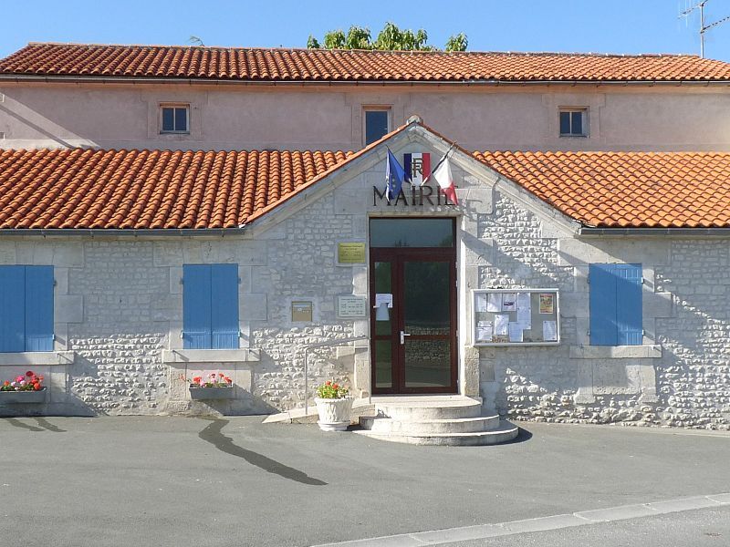 File:Stmartialne mairie.JPG