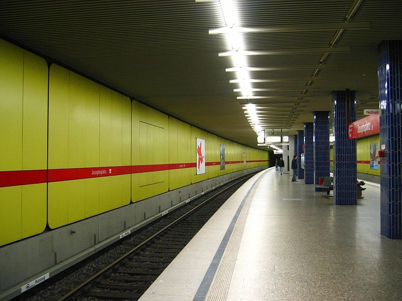 File:U-Bahnhof Josephsplatz 01.jpg