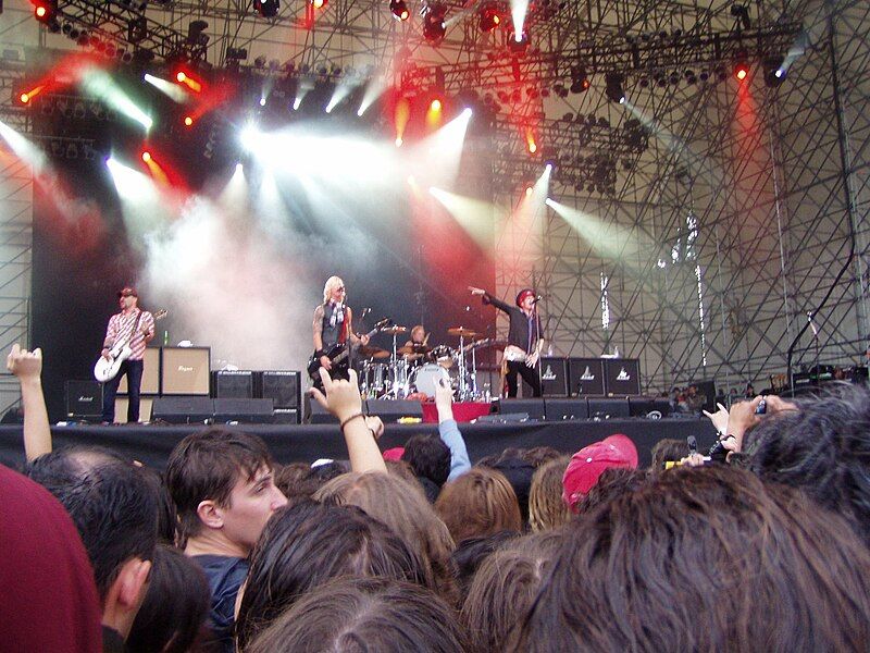 File:Velvet Revolver (2).JPG