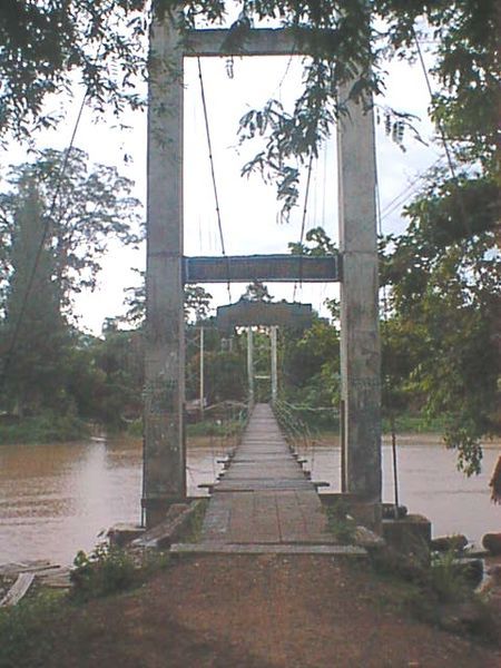 File:BridgeAtKaengSong.JPG