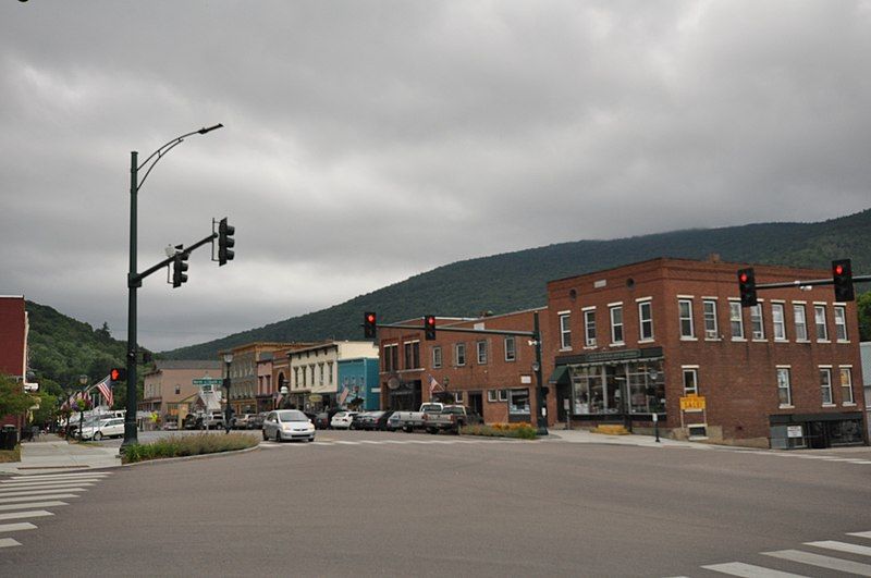 File:BristolVT Downtown.jpg