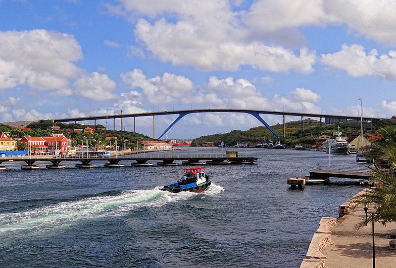 File:Curacao-Bridges-2013.JPG