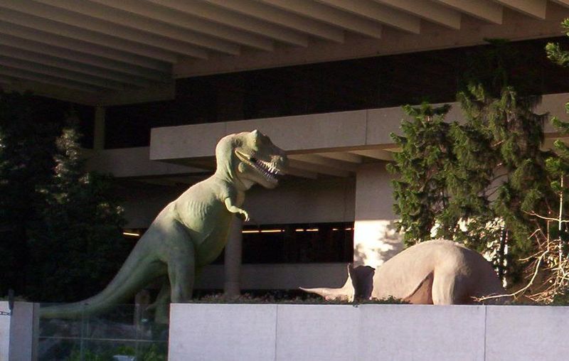 File:Dinosaur-Garden-Queensland-Museum.jpg