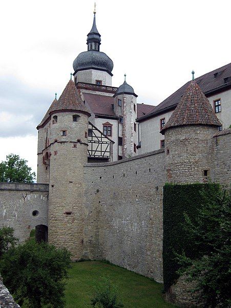 File:Festung Marienberg-Scherenbergtor.JPG