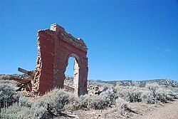 Ruined facade of the old Wells Fargo building, Hamilton, Nevada, September 2007