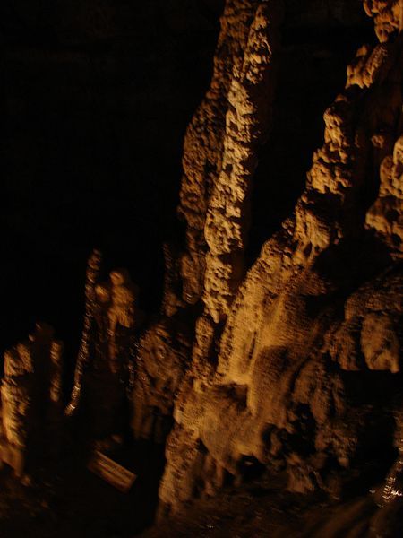 File:NaturalBridgeCaverns9.jpg