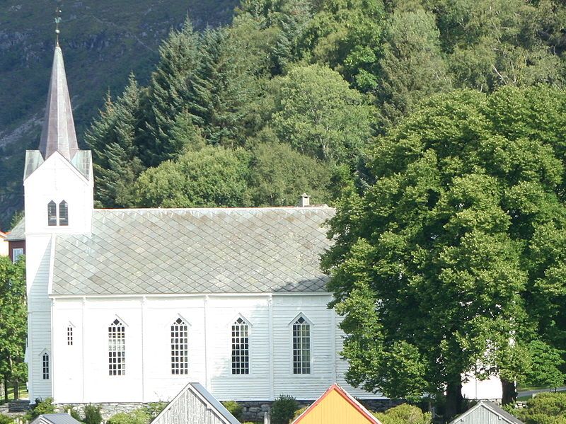 File:Selje kyrkje1 (cropped).jpg