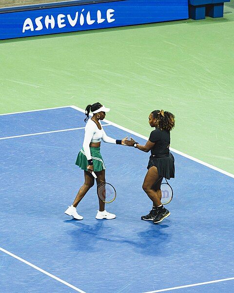 File:Serena and Venus.jpg