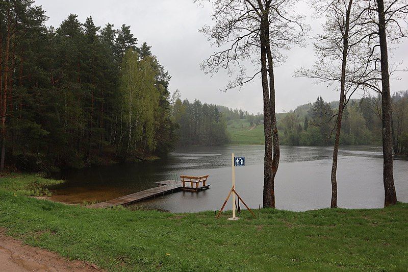 File:Vėlykščio nudistų paplūdimys.jpg