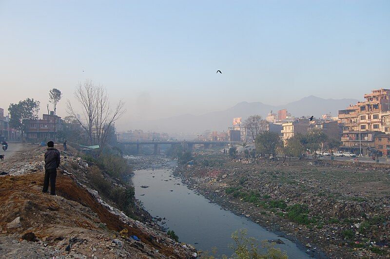 File:Verschmutztes Kathmandu.jpg