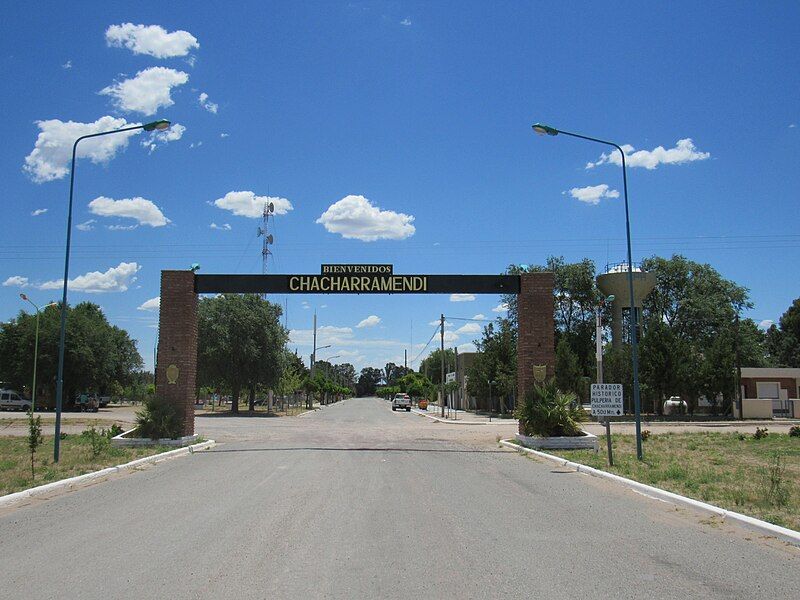 File:Acceso Chacharramendi.jpg