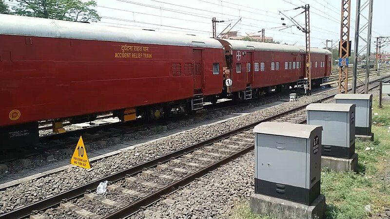 File:Accident-relief-train-indian-railways.jpg