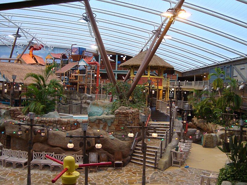 File:Alton Towers Waterpark1.JPG