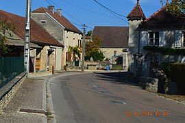 A street in Avot