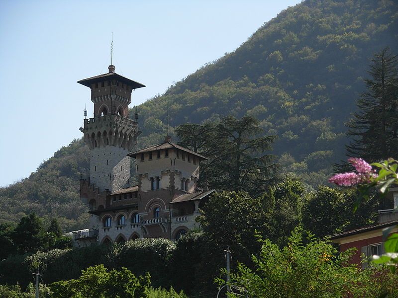 File:CastelloCattaneo.JPG