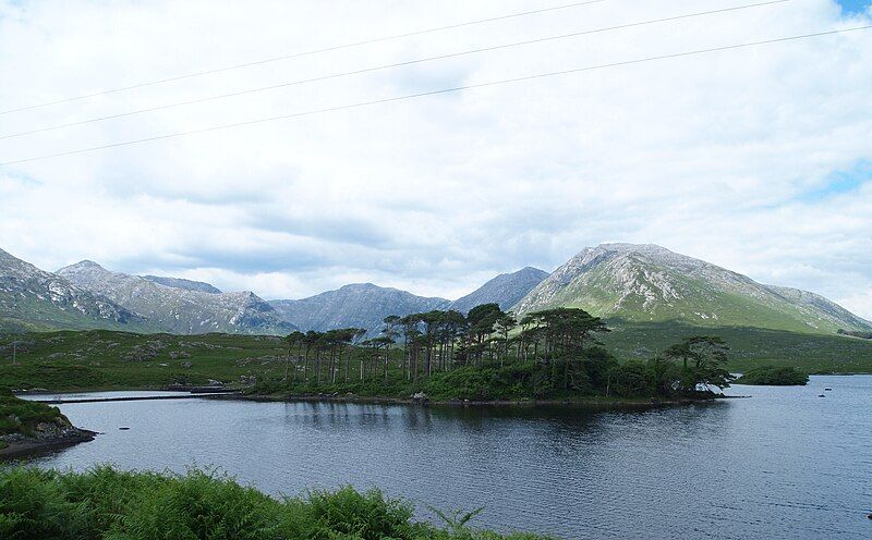 File:Derryclare Lake, Connemara.jpg