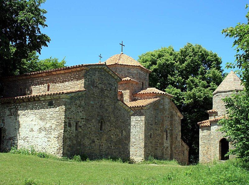 File:Dzveli Shuamta monastery-2.jpg