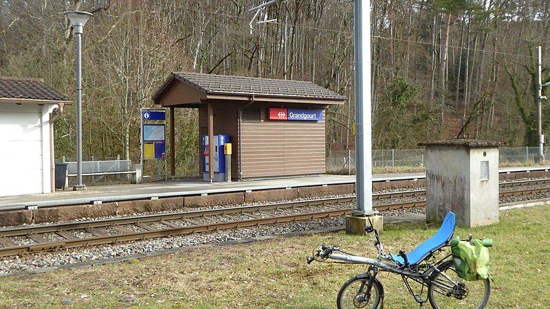 File:Grandgourt railway station.jpg