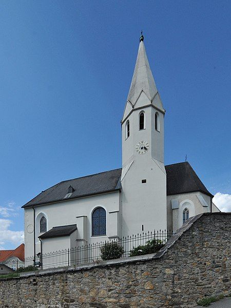 File:KleinPöchlarn Kirche 07.jpg