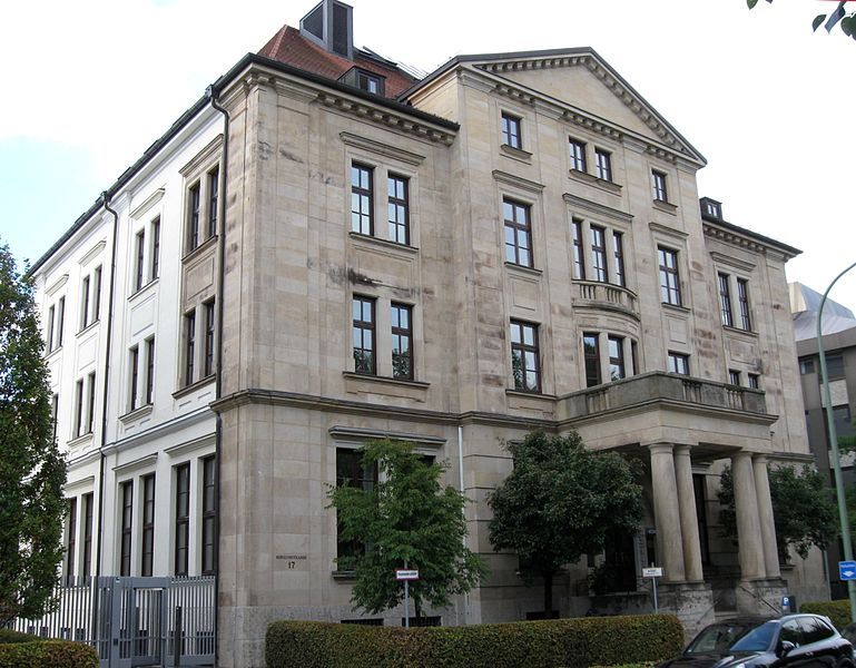 File:Koeniginstr. 17 Muenchen-2.jpg