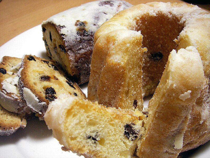 File:Kouglof and stollen.jpg