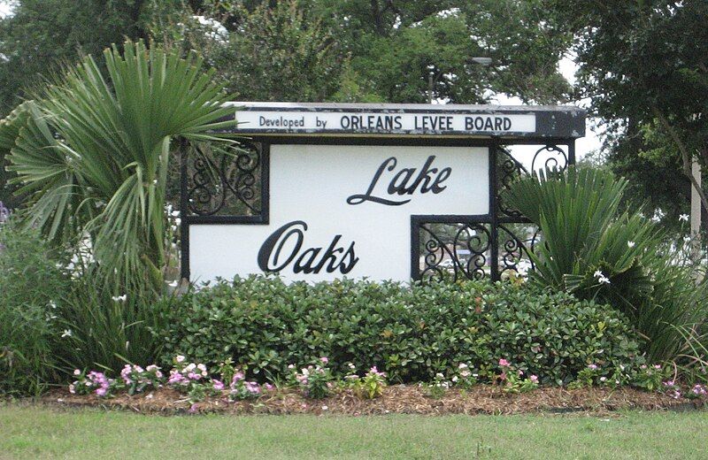 File:LakeOaksLeveeBoardSign.jpg