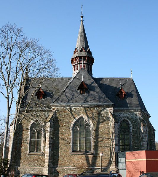 File:Limburg Friedhofskapelle Traufseite.jpg