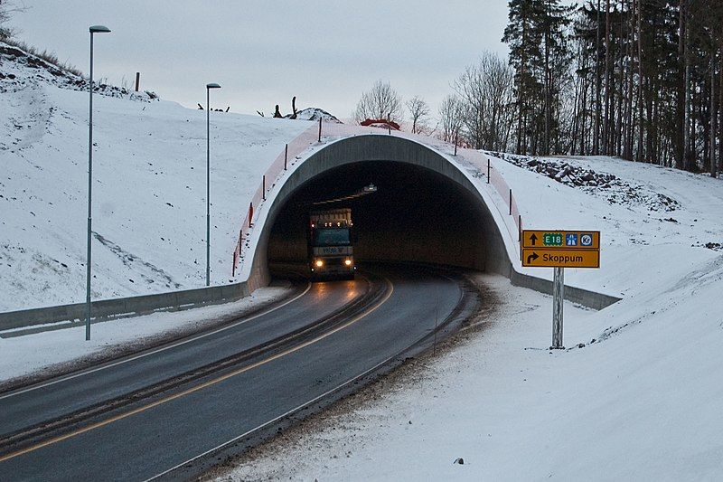 File:LoergeTunnel.jpg