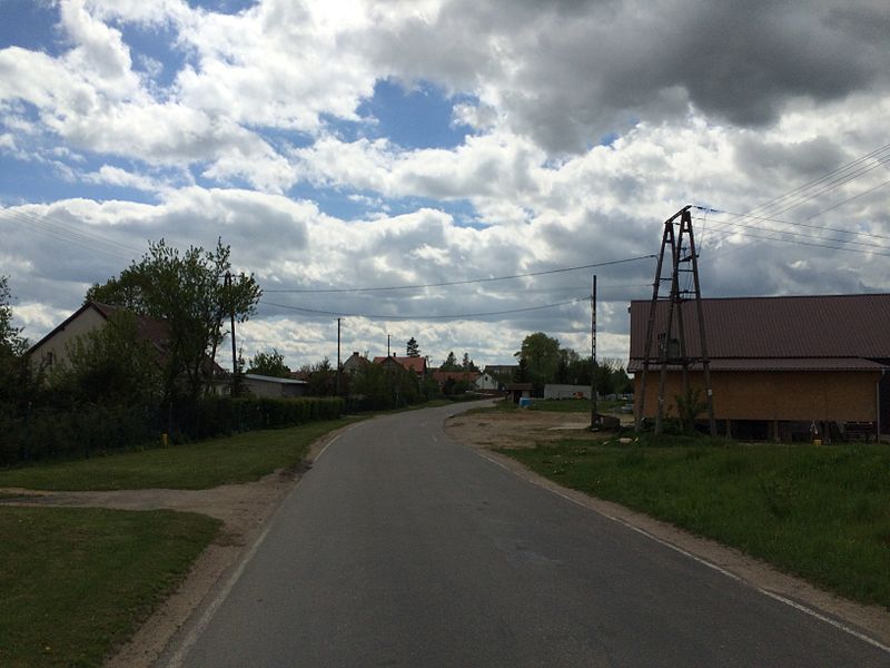 File:Marcinkowo-Ostroda, central road.jpg