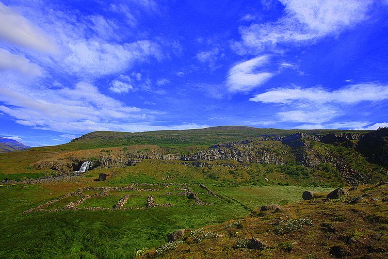 File:Old ruins (2703582862).jpg