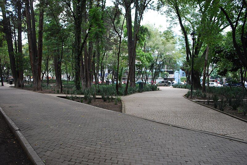 File:PathParqueEspana2.JPG