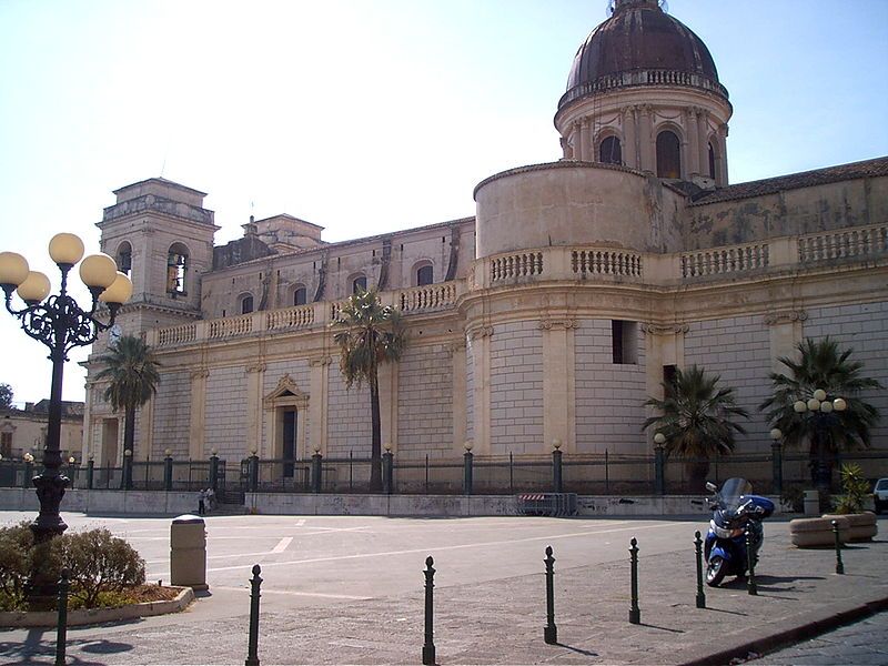 File:Piazza Duomo, Giarre.jpg