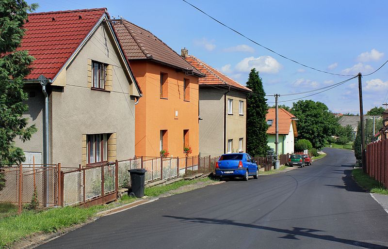 File:Podluhy, main street.jpg