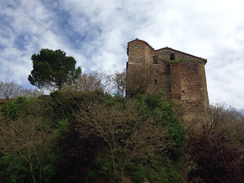 File:Puylaurens-château.JPG