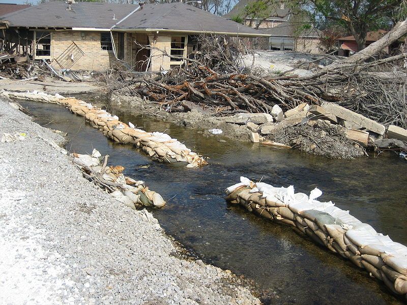 File:SandbagRowLowerLondonBreech.jpg