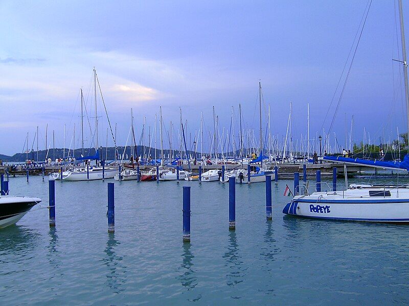 File:ShipsBalatonfüred.jpg