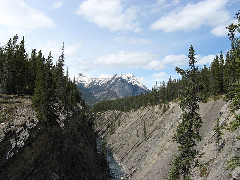 File:Siffleur Gorge.JPG