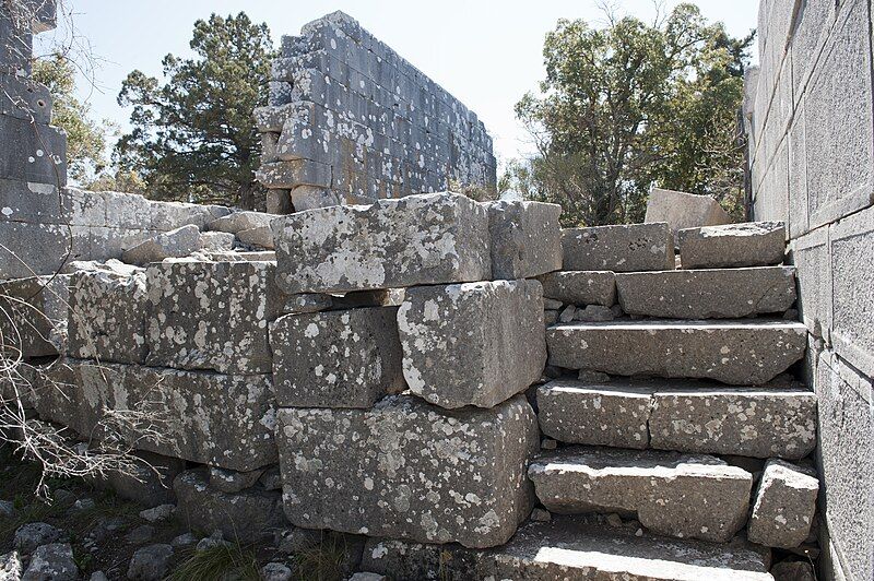 File:Termessos Odeon 3706.jpg