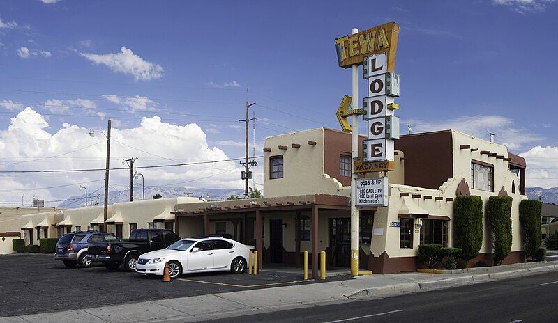 File:Tewa Lodge.jpg