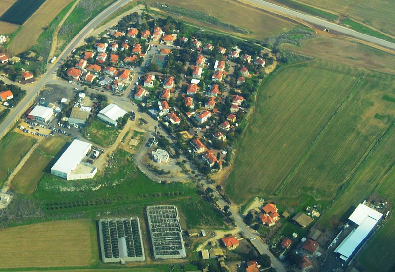 File:Vardon Aerial View.jpg